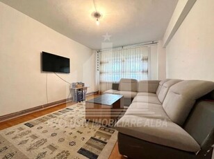 Apartament cu 3 camere decomandate, Cetate