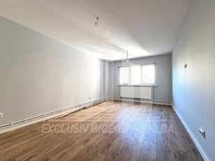 Apartament cu 3 camere decomandate, Cetate