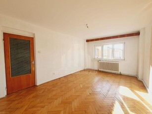 Apartament cu 3 camere decomandate, Cetate - zona Liceului Sportiv