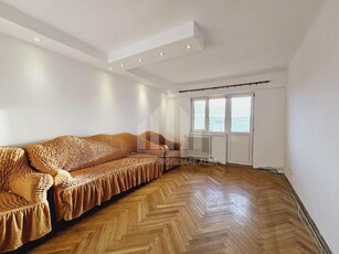 Apartament cu 4 camere decomandate, Cetate