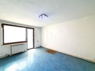 Apartament cu 4 camere decomandate, etaj 1, Cetate