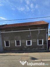 Casa tip duplex Oradea zona centrului civic curte comuna