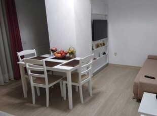 De inchiriat Apartament 2 camere situat in zona Centru. Pret inchiriere : 320 Euro/luna.