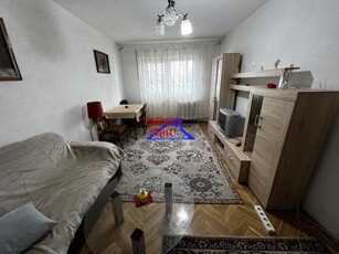 INCHIRIEZ apartament 3 camere decomandat,zona Calea Dumbravii