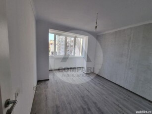 Vand apartament 3 camere Micro 16