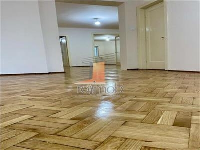 Apartament 3 camere, etajul 4/S+P+4+Pod, imobil cu lift, zona Piata Victoriei