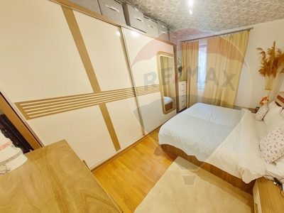 Apartament 3 camere vanzare in bloc de apartamente Olt, Slatina, Central