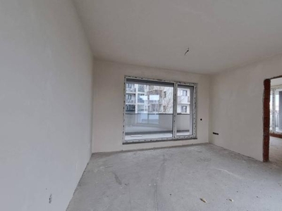 Vanzare apartament cu trei camere semifinisat zona Intre Lacuri!