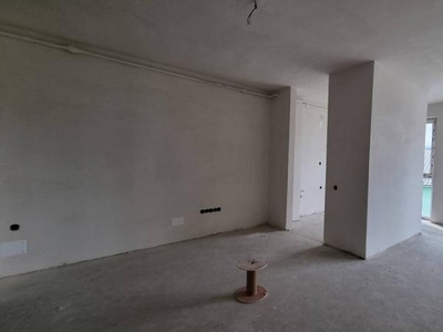 Vanzare apartament semifinisat cu trei camere zona Intre Lacuri!