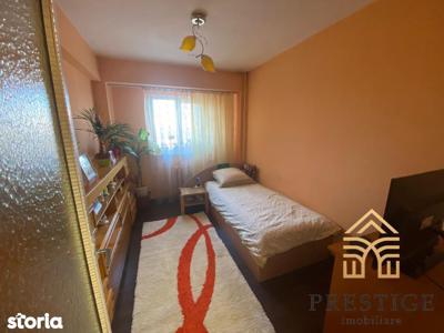 Apartament cu 4 camere de vanzare in zona Rogerius-Oradea