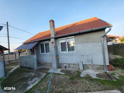 Gamivest - De vânzare proprietate cu doua case în Sîntion, V3058