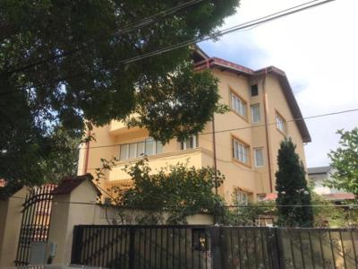 Spatii birouri de inchiriat in vila zona Ion Mihalache, Bucuresti 600 mp