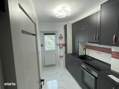 Apartament de vanzare, 3 camere, terasa 36 mp, Sub Cetate