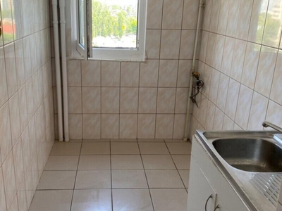 Apartament 2 camere 1 Decembrie, metrou la 7 minute etaj 9/10