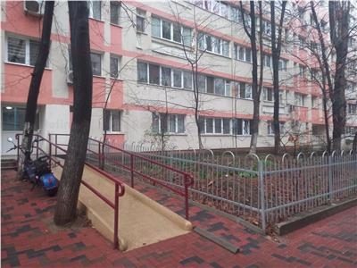 APARTAMENT 3 camere, TITANLiviu Rebreanu, etaj 4/10, bloc reabilitat, subsol refacut, 70mp.utili, spatios, 2 balcoane, ingrijit, scara si vecini impecabili.