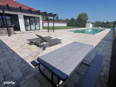 VAND CASA cu piscina de 100 mp,curte si gradina de 3200 mp,sat.Bradu