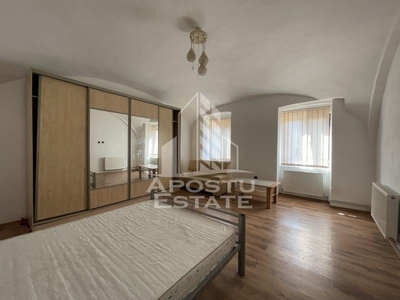 Apartament 2 camera, complet mobilat si utilat, zona Boul Rosu