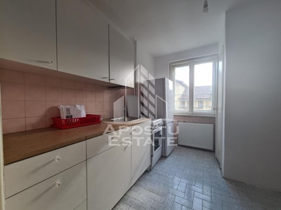 Apartament 2 camere, renovat, situat in zona complexul studentesc.