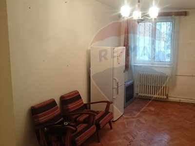 Apartament 2 camere vanzare in bloc de apartamente Bihor, Oradea, Rogerius