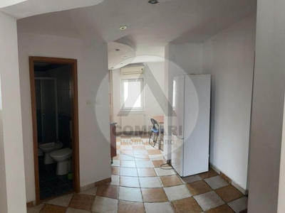 Apartament 3 camere decomandat etaj 3 zona Bucovina