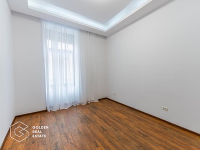 Apartament 3 camere, Ultracentral, etaj 1, parcare in curte