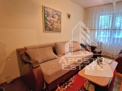 Apartament cu 3 camere, etaj 3, zona Dacia