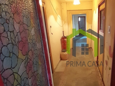 Apartament cu 4 camere camere ~ zona N. Balcescu ~ etaj 5 din 8 ~ fara imbunatatiri ~ Pret: 79.000