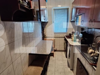 Apartament de 3 camere, 47mp, semidecomandat, zona Parang