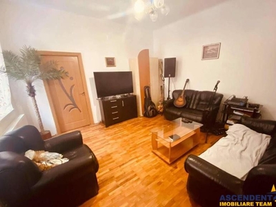 Apartament la casa, cu spatiu de depozitare, Centrul Istoric, Brasov