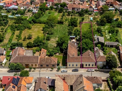 Proprietate Rezervata Casa boiereasca cu teren generos in Lipova