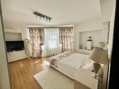 De vanzare apartament cu 2 camere, zona Stadion