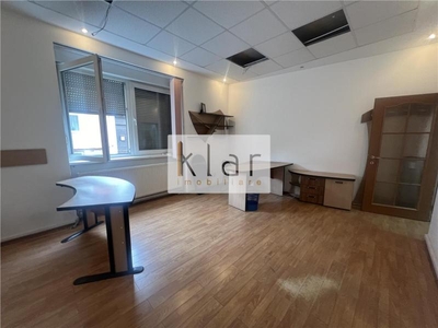 Apartament 1camera Centru zona Paris pentru firma sau locuit