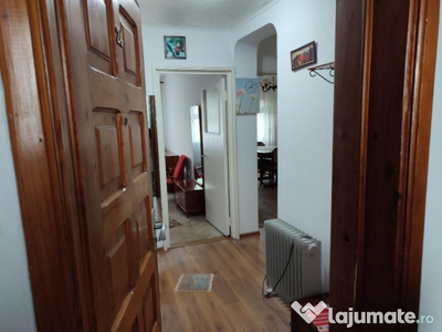 Apartament 2 camere, decomandat, etaj 3, 40 mp, zona Neptun