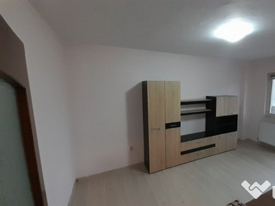 Apartament 2 camere decomandat,renovat,zona Judetean,95000 Euro