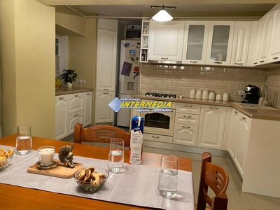 Apartament 3 camere Decomandat Alba Iulia Zona CENTRU pozitie Ultracentrala finisat si mobilat complet