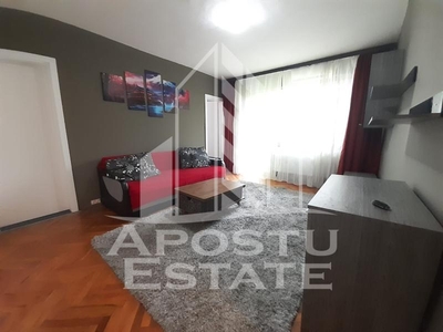 Apartament 3 camere, renovat recent, centrala proprie, Zona Sagului.