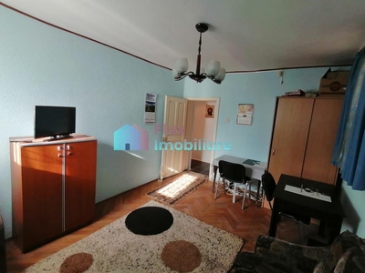 Apartament cu 2 camere decomandate in zona centrala