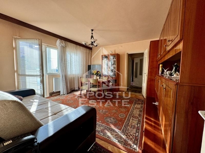 Apartament cu 2 camere, etajul 2, centrala proprie, langa Iulius Town.