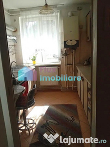 Apartament cu 2 camere în zonă centrală etaj 3