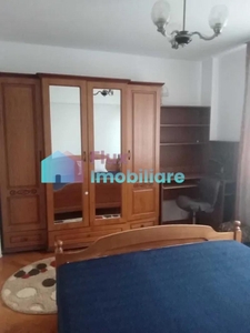 Apartament cu 2 camere in zona centrala etaj 3