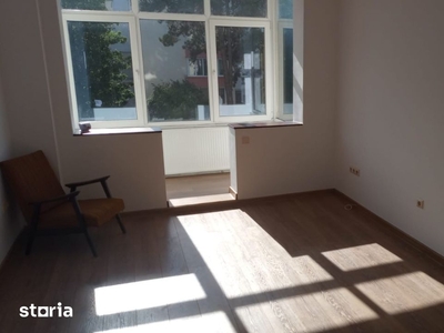 Apartament cu 2 camere renovat, zona Tractorul- 13 Decembrie