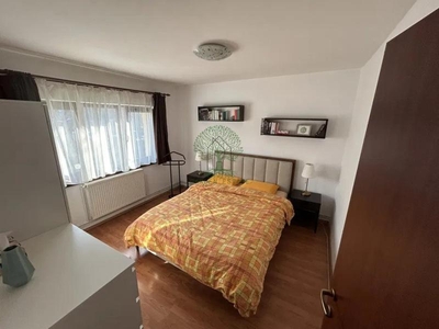 Apartament cu 3 camere, decomandat, cartier Zorilor