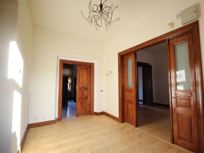 Apartament in imobil istoric - pretabil birou