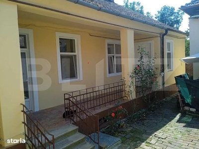 Apartament 3 camere - zona garii, Salonta