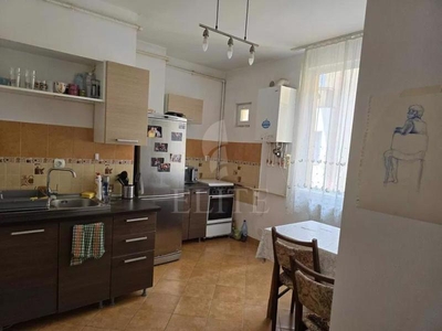 Apartament o camera in zona HOREA