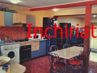 Casa de inchiriat -3 camere+living , situat in zona Cetate , Pret inchiriere: 600 Euro