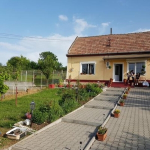 Casa de vanzare, situata la 10 km de Alba Iulia, Jud. Alba, Pret 60000 euro