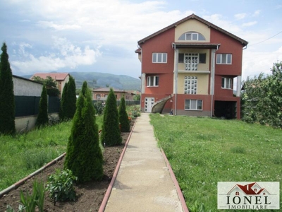 Casa pretabila pensiune de vanzare in Alba Iulia