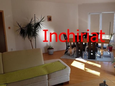 De inchiriat Casa cu 3 dormitoare situata in zona Cetate. Pret inchiriere 690 euro/luna