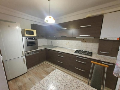 De inchiriat Casa insiruita situata in zona Centru. Pret inchiriere : 590 Euro/luna.